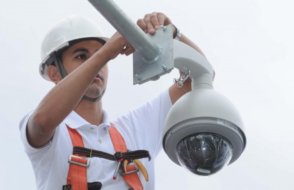 AUTOMAÇÃO E SISTEMA DE CAMERAS, ALARME E CERCA